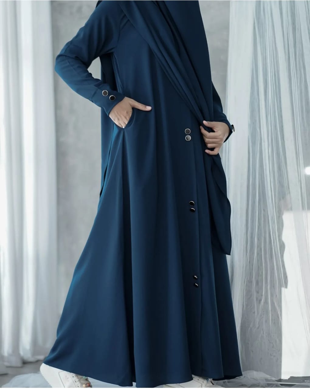 Mirha Abaya with Staller